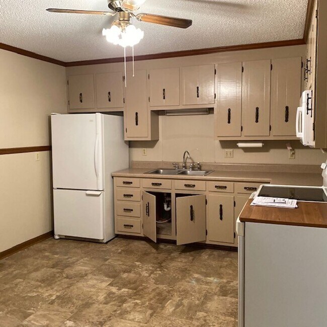 Foto del edificio - 2 bedroom 1 Bath with Carport