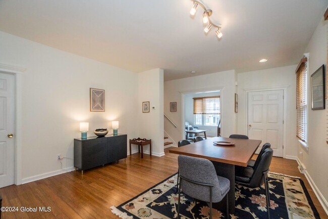 Building Photo - 41 Walton St