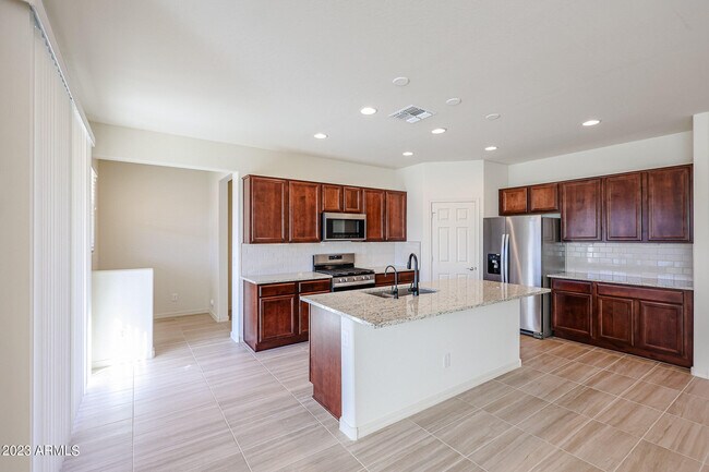 Building Photo - 9039 W San Juan Ave