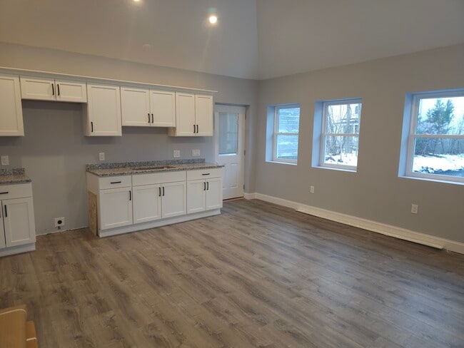 Building Photo - 32 West St