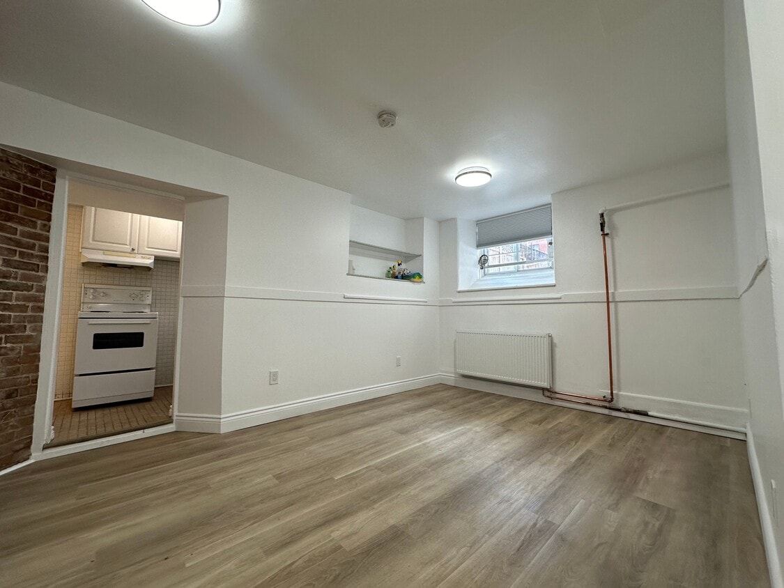 Building Photo - 320 Cooper St