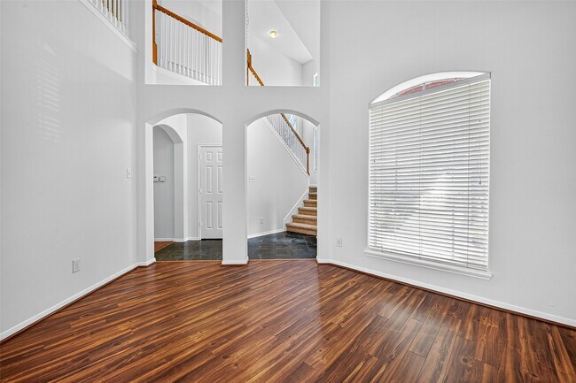 Foto del edificio - 15618 Edgemere Ct