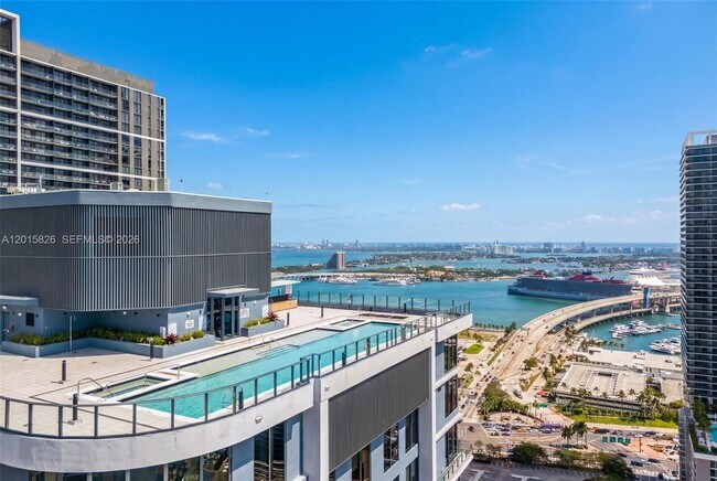 Foto del edificio - 121 NE 5th St