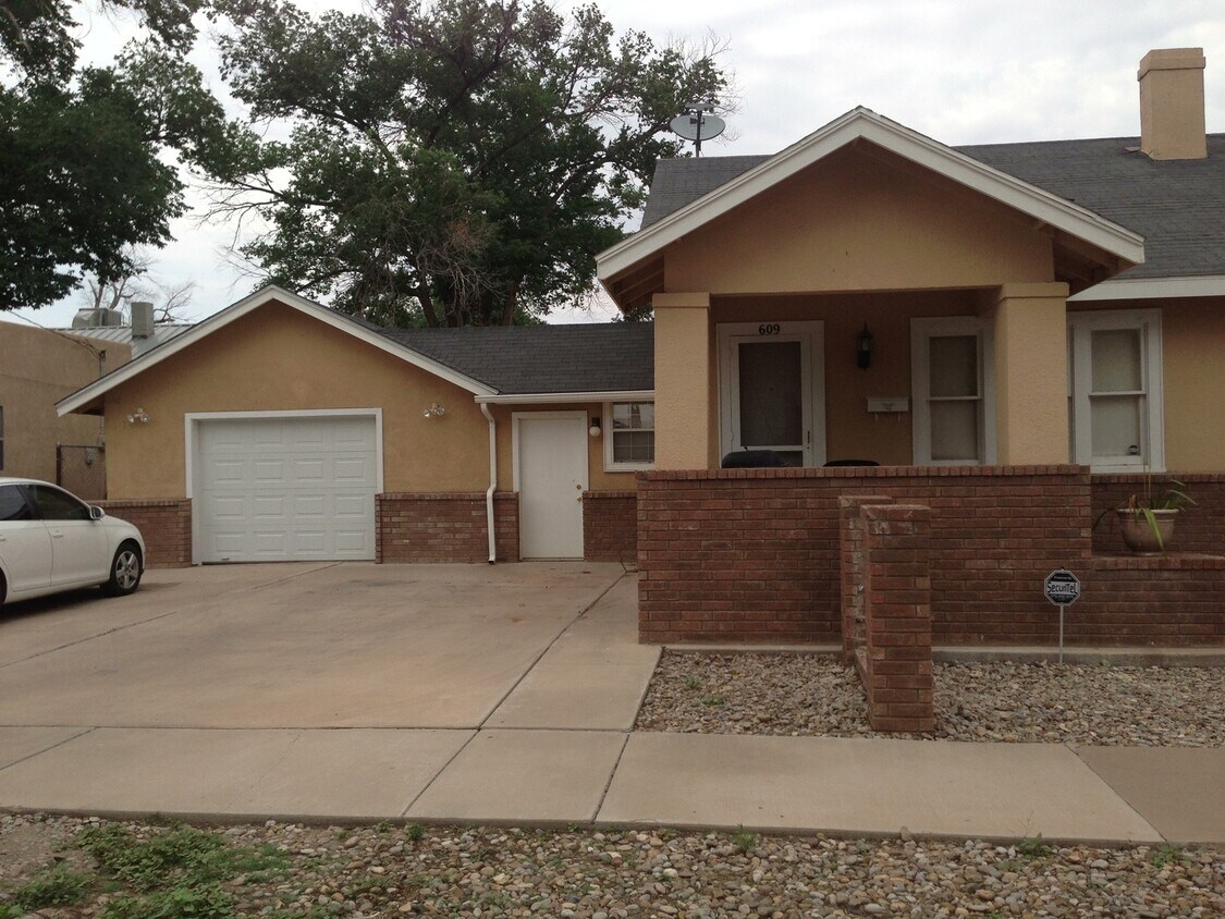 607609 W 1st St Unit 609 W. First (240), Roswell, NM 88203 Room for