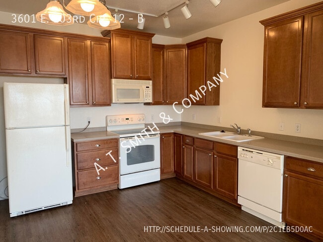 Building Photo - Beautiful and Spacious Condo Includes Pool...