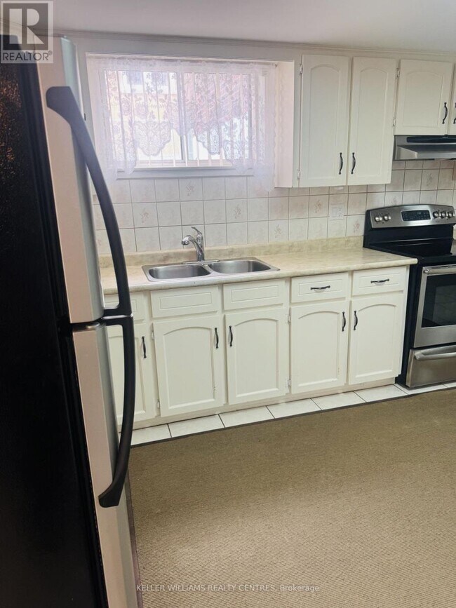 Building Photo - 2461 Hensall St