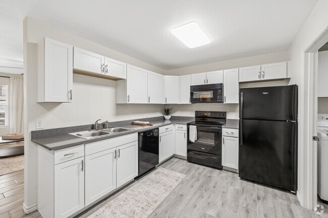 2BR, 1BA - 988SF - Kitchen - Chance's Court Apartments