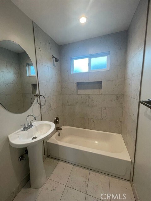 Foto del edificio - 1413 E 53rd St