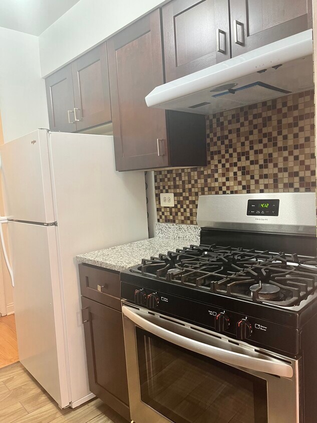 Foto principal - 3732 N Pine Grove Ave