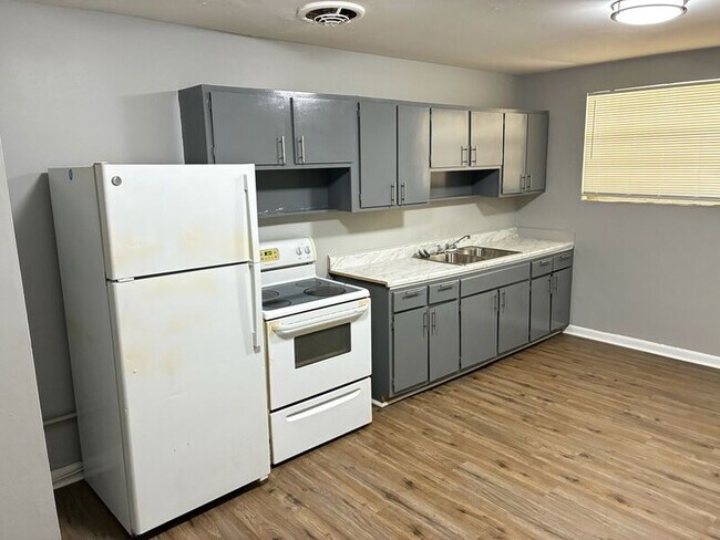 Foto del edificio - 7138 Conant Ave