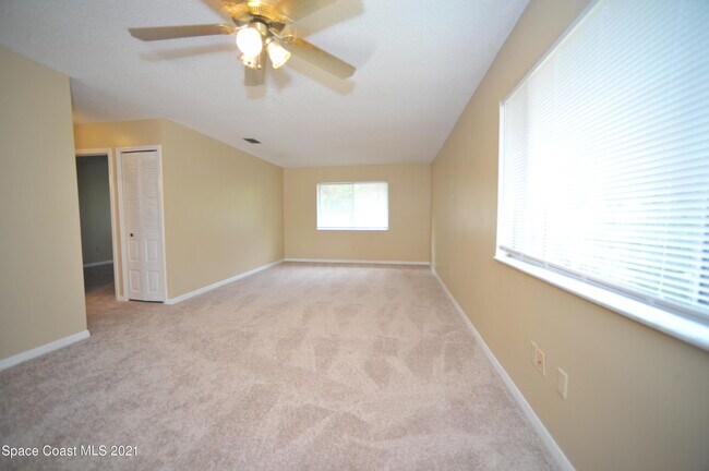 Foto del edificio - 2410 Fox Hollow Dr