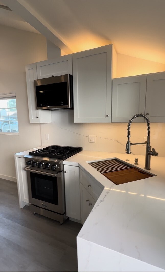 Building Photo - 22712 Leonora Dr
