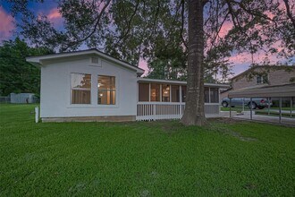 Building Photo - 1372 W Pine Lake Cir