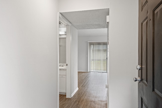 Building Photo - 2560 W Bird St