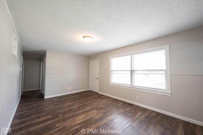 Building Photo - 126 Lewis Dr