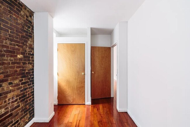 Foto del edificio - 249 E 10th St