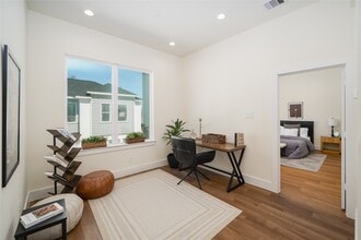 Building Photo - 8908 Knl Br Dr