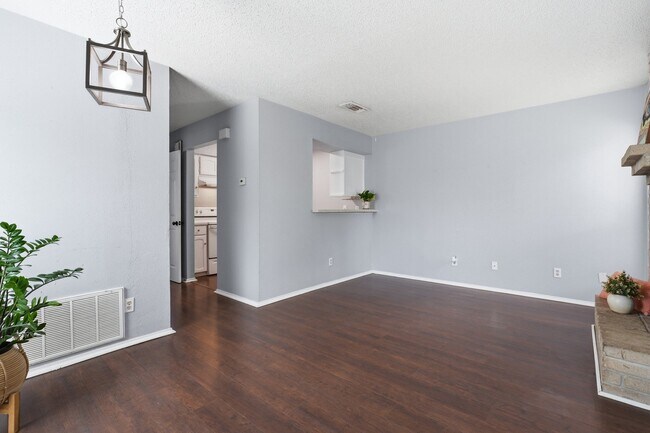Foto del edificio - 6702 Everhart Rd