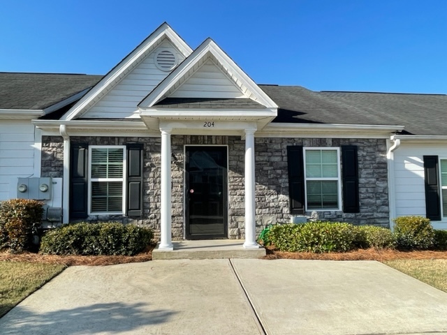 Primary Photo - 204 York Way