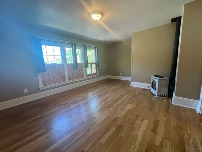 Building Photo - Belmont Area Duplex
