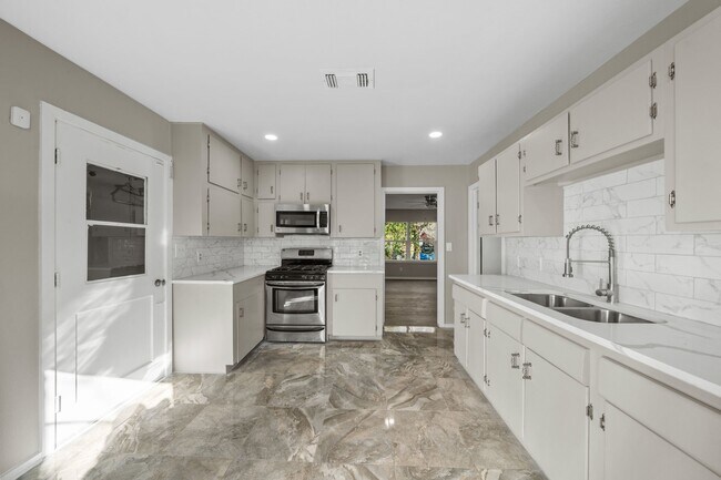 Foto del edificio - 4110 Friar Point Rd