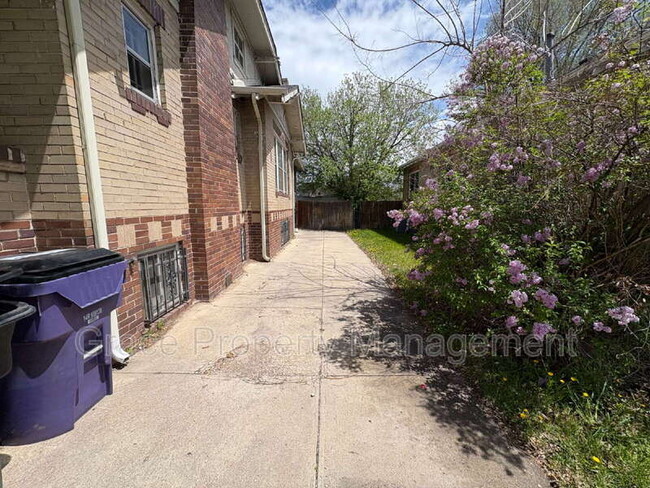Building Photo - 1442 Perry St