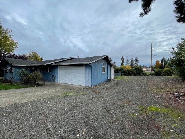 Building Photo - 3020 W Shasta Ave