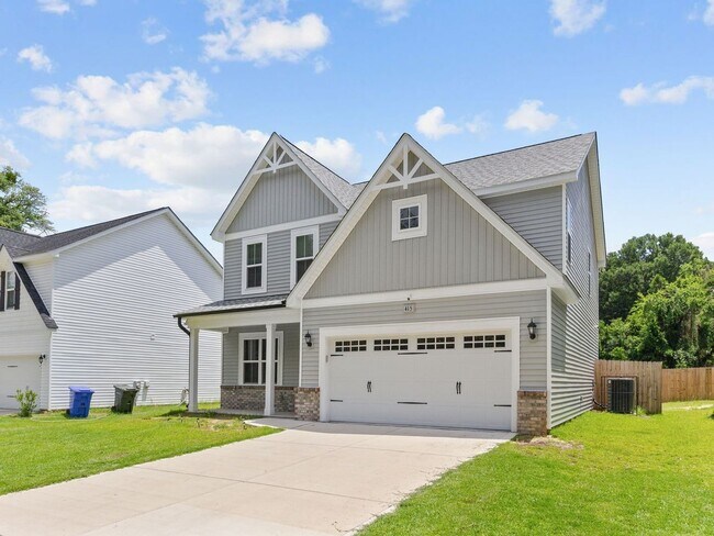 Building Photo - 4 Bedroom Single Family Home in Fayetteville