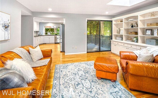 Building Photo - 4 br, 2.5 bath House - 2325 Sahalee Dr E
