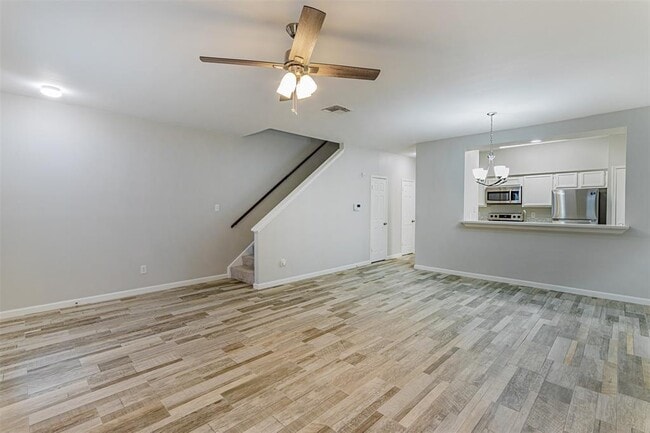 Building Photo - 17559 Red Oak Dr
