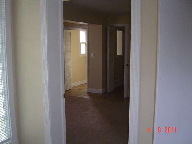 Building Photo - 233 Gatewood Dr