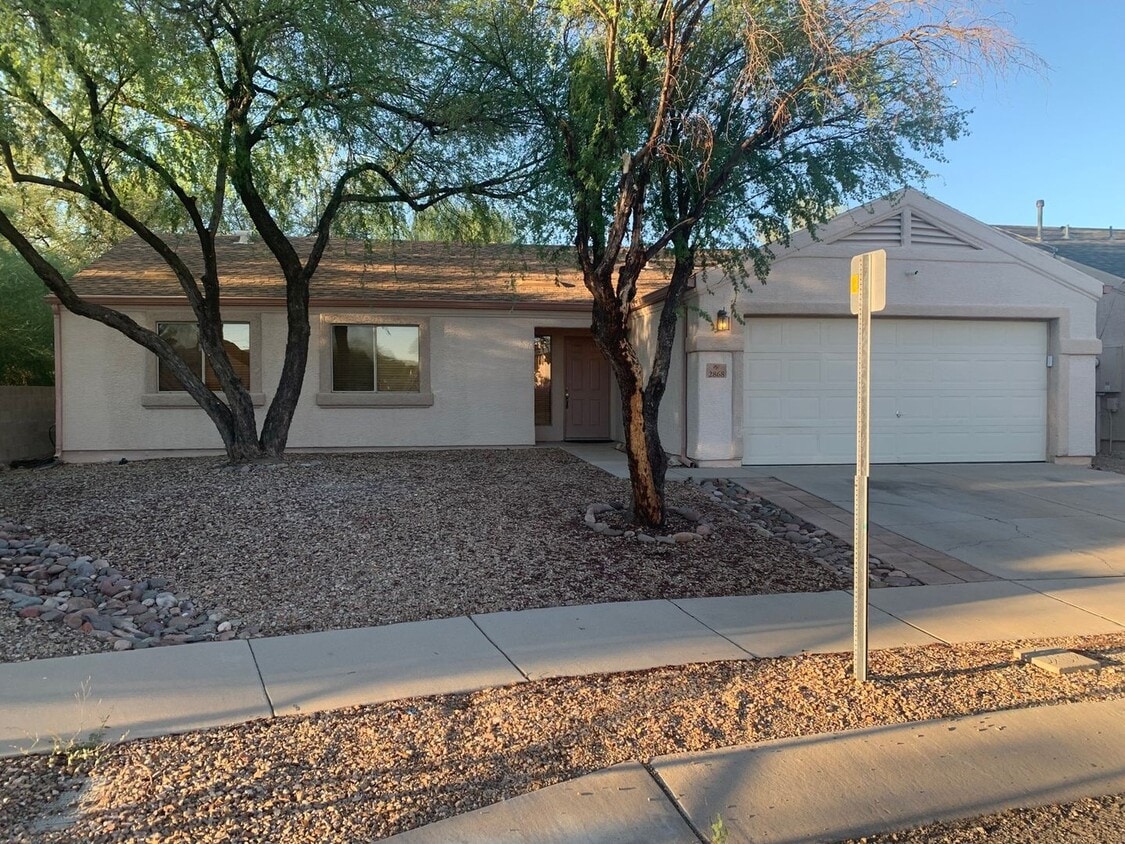 Primary Photo - 2868 S Beck Dr