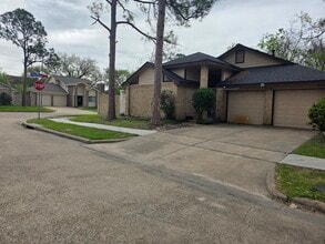 Building Photo - 7803 La Rochelle Cir