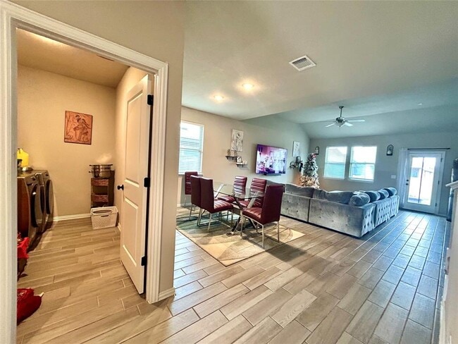 Building Photo - 115 Forsythia Trail