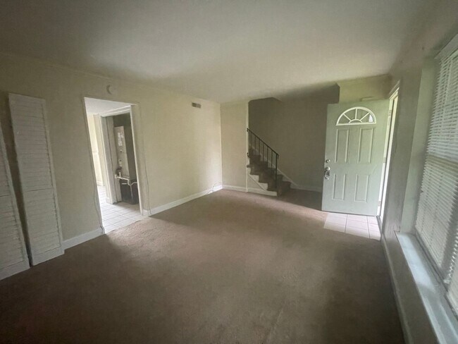 Building Photo - NICE 2 BEDROOM TOWNHOUSE IN LAKE EDWARDS