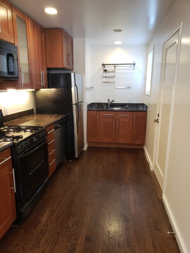 Kitchen - 1815 Broadway