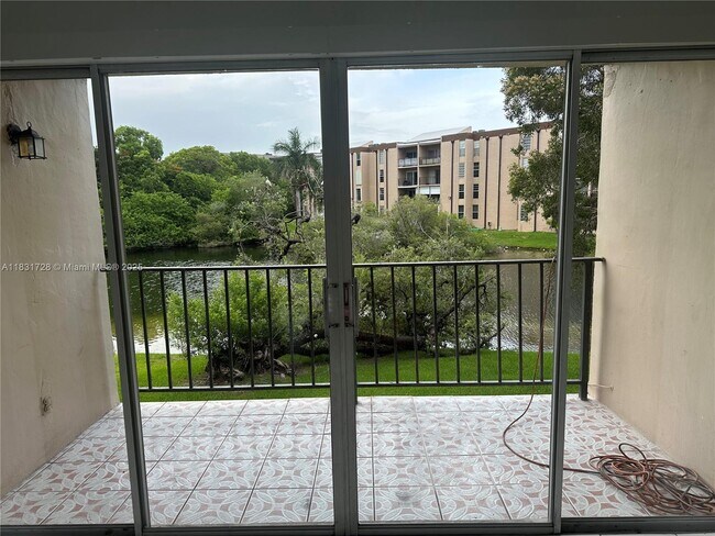 Foto del edificio - 8897 Fontainebleau Blvd