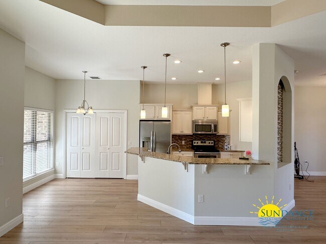 Foto del edificio - Stunning 4 Bedroom Navarre Home!