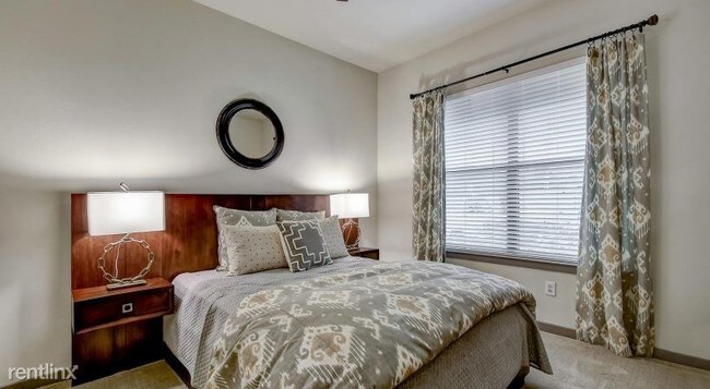 Foto del edificio - 2 br, 2.5 bath  - 329 W Sunset Rd