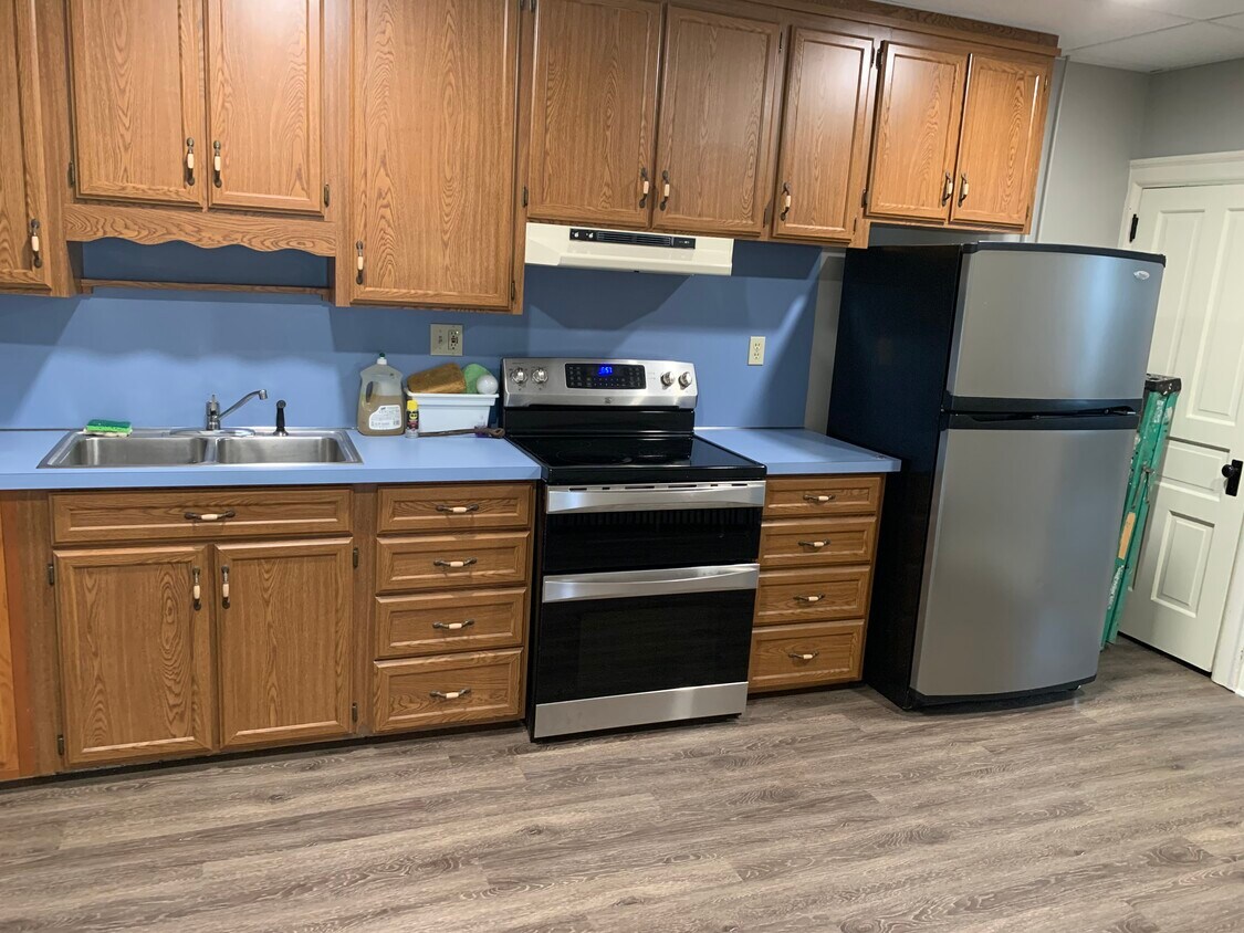 Kitchen - 133 E Maple St