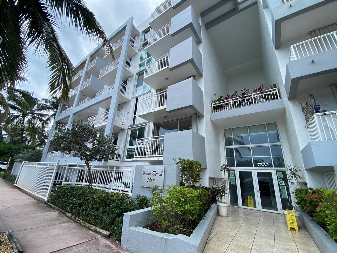Primary Photo - 7832 Collins Ave