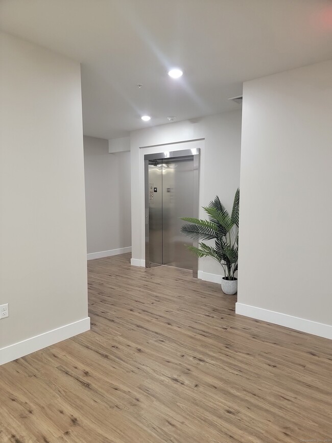 Building Photo - 104 Episcopal Rd