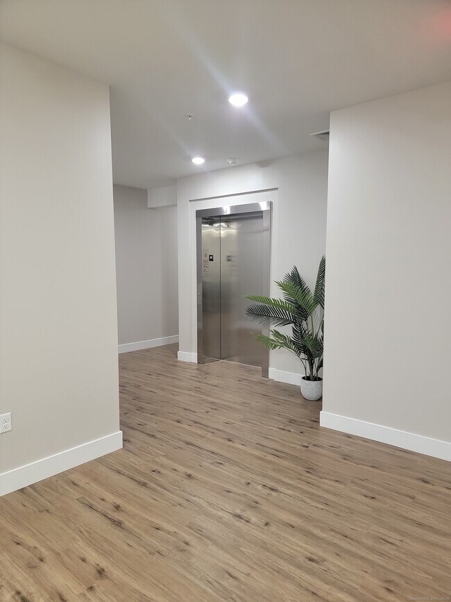 Foto del edificio - 104 Episcopal Rd