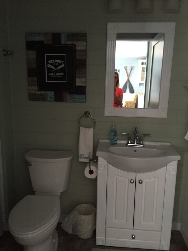 Bathroom - unit 3 - 2704 Latoka Lodge Rd SW