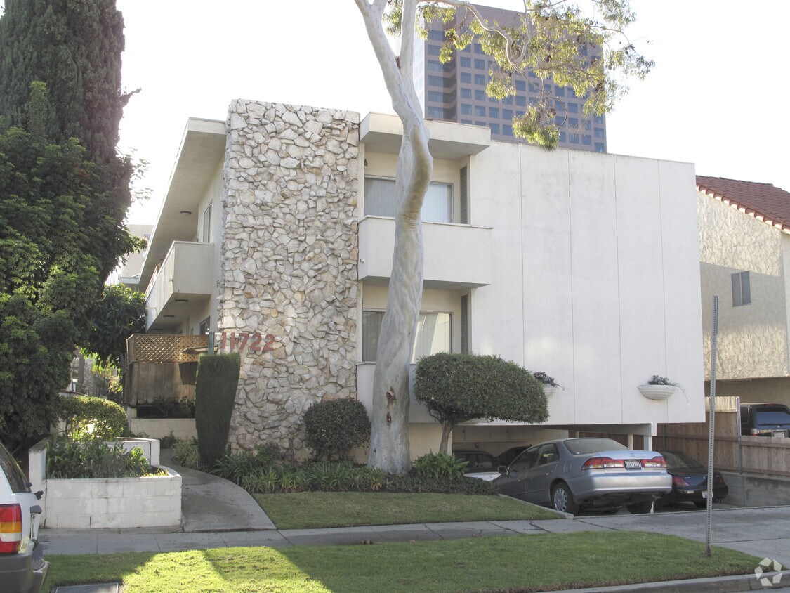 Primary Photo - 11722 Kiowa Ave