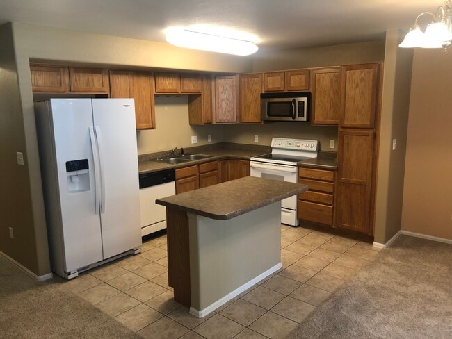 Building Photo - 2458-2455 Brookwillow Loop