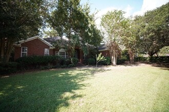 Building Photo - 352 Meadow Ridge Dr