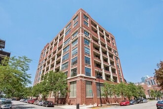 Building Photo - 320 E 21st St