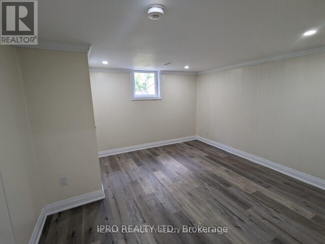 Building Photo - 3263 Cawthra Rd