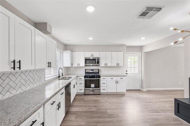 Building Photo - 4523 Waterfall Way